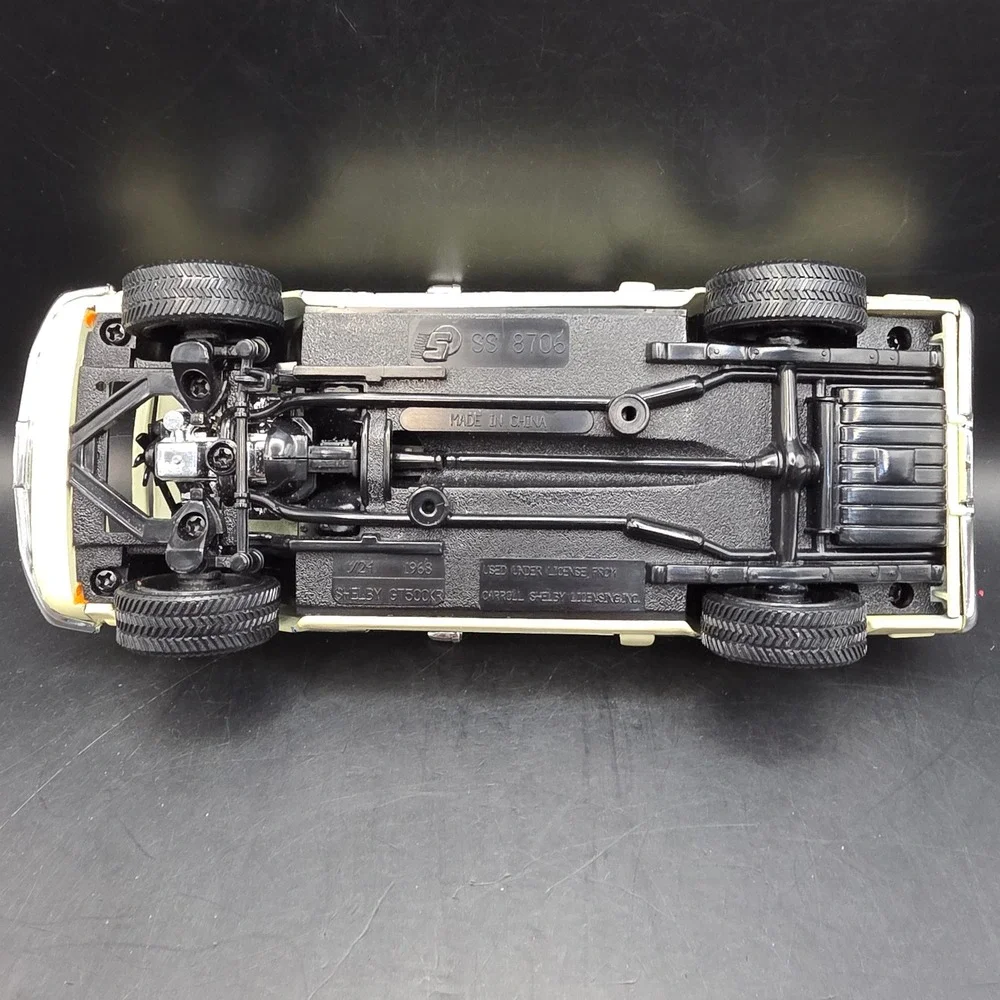 Shelby GT500KR Diecast Model Car 1/24 Cream 1968 Cobra Jet 428 Sunnyside
